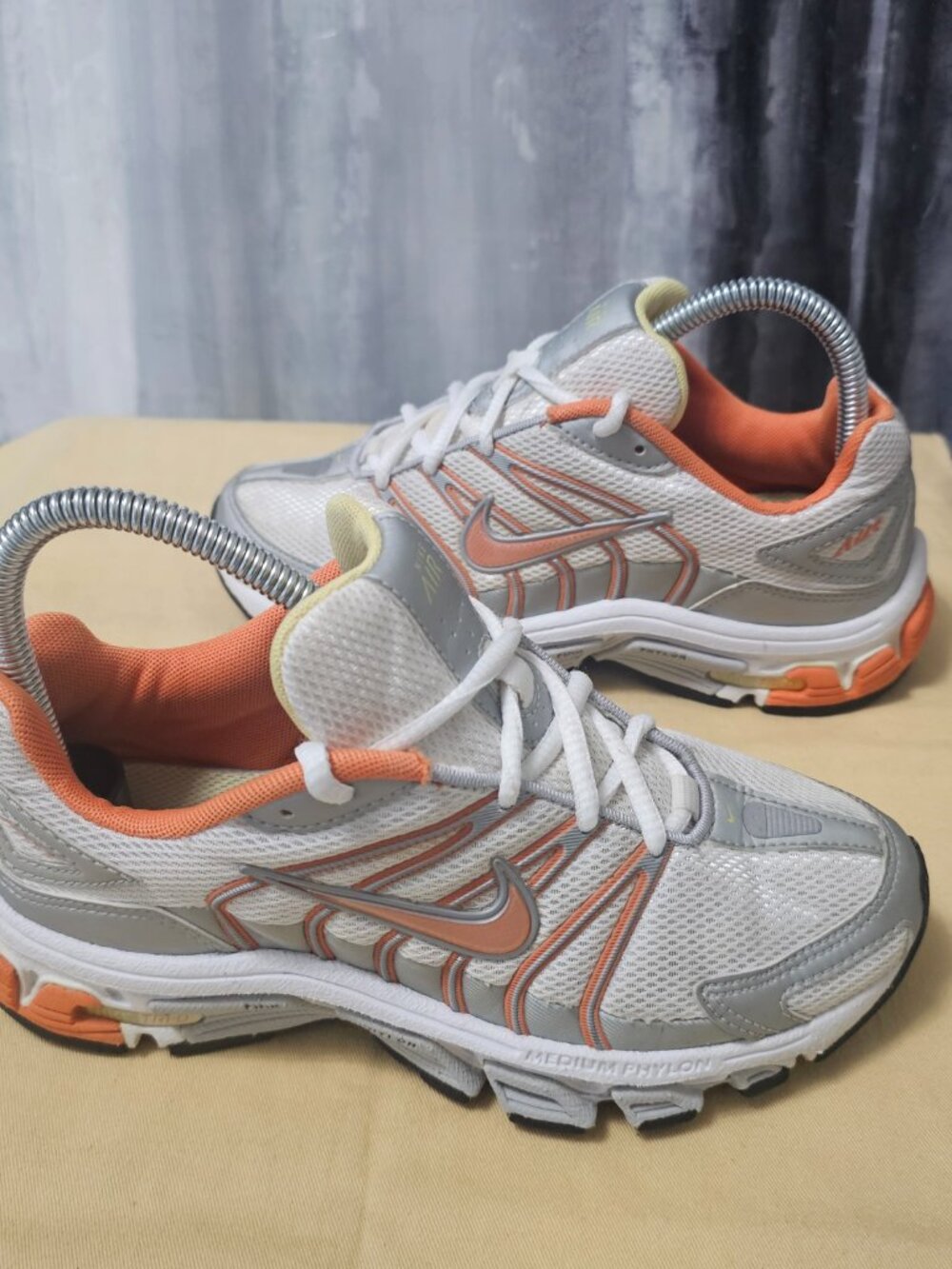 Nike Air Y2K Tri D White Orange Silver Running Shoes Sneaker Women's Size 6 - Picture 3 of 7